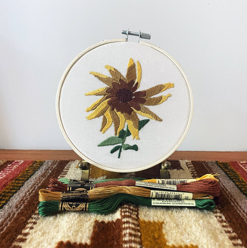 Black Eyed Susan (5") DIY Embroidery Kit